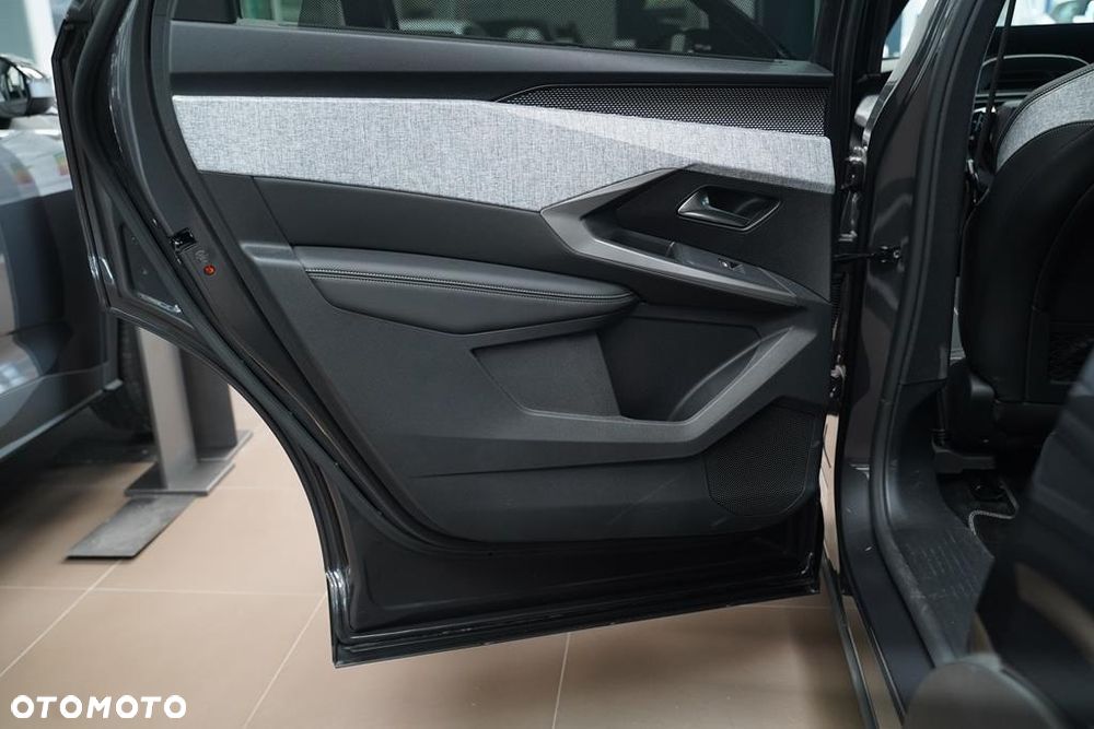 Peugeot 5008 1.2 PureTech mHEV GT Exclusive S&S e-DCS6 - 10