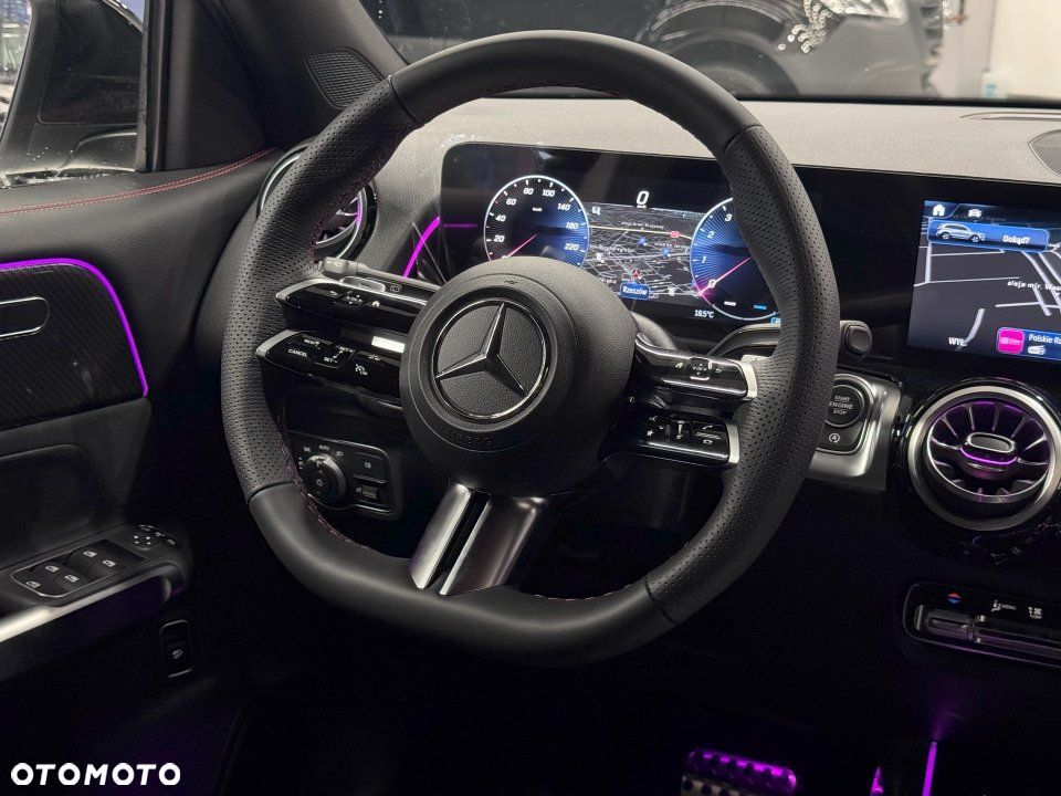 Mercedes-Benz GLB - 11