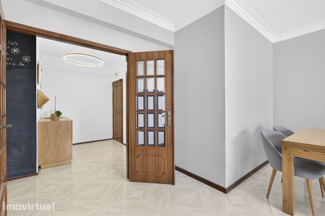 Apartamento T2 Chapim Espaçoso | Lugar de Estacionamento| Arrecadação - Grande imagem: 4/32