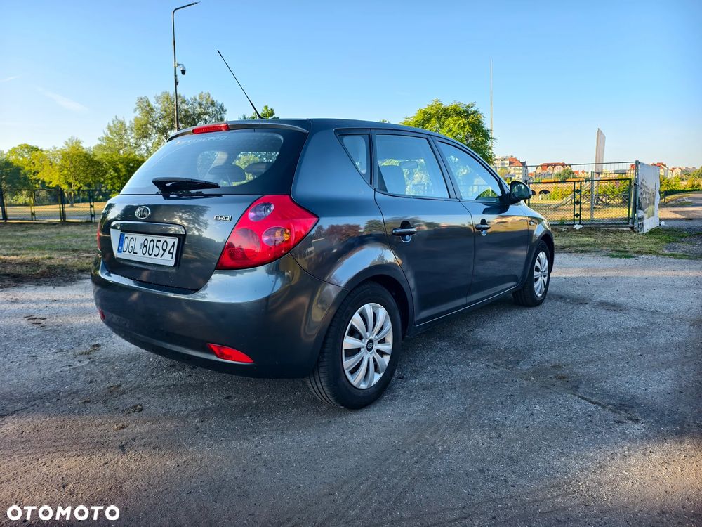 Kia Ceed - 8