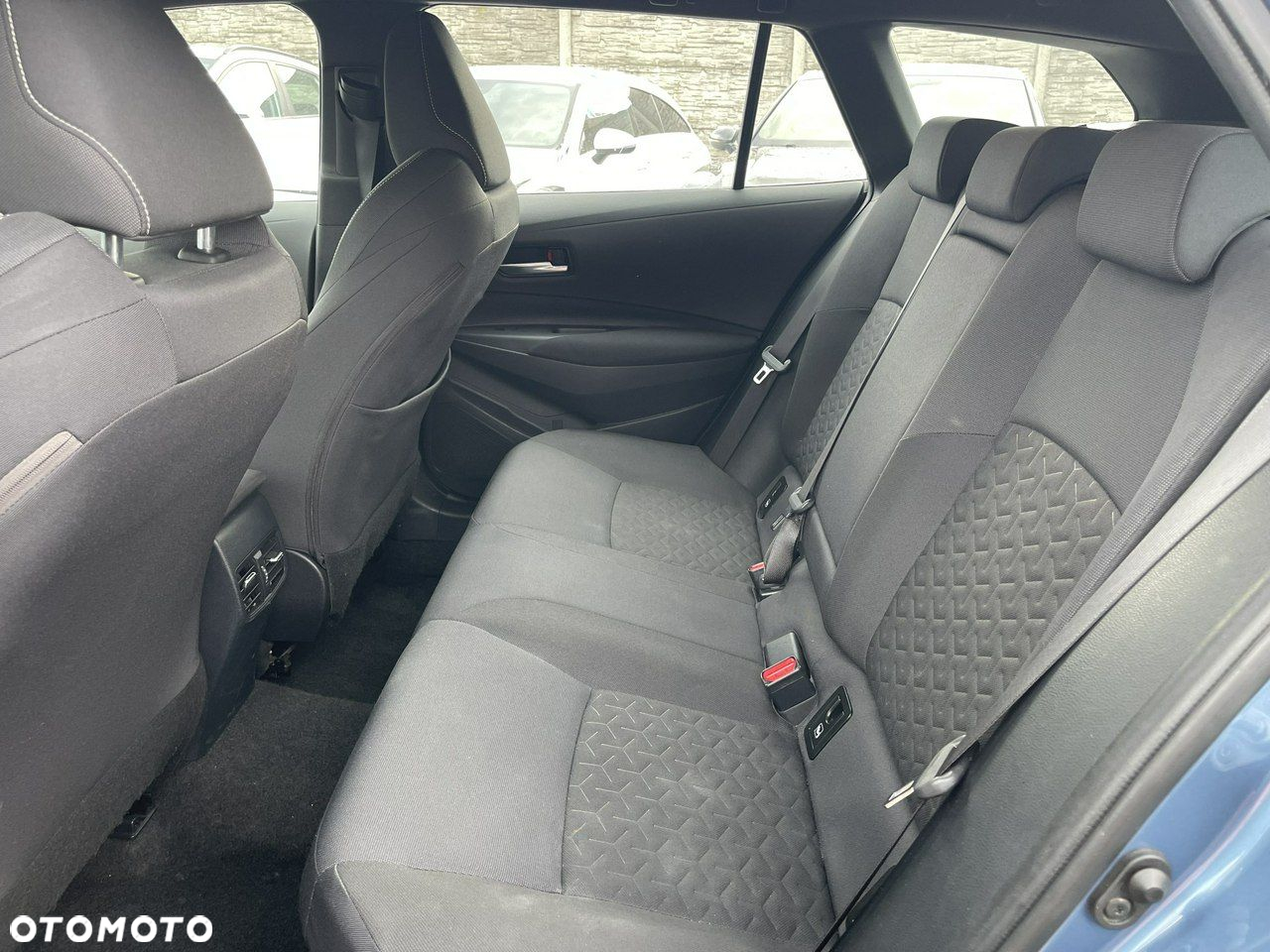 Toyota Corolla 1.8 Hybrid Comfort - 12