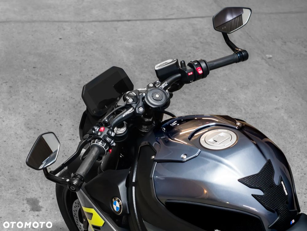 BMW S - 9