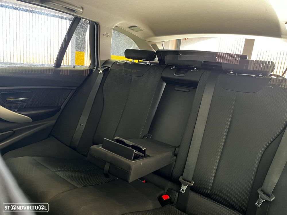 BMW 320 d Navigation Auto - 12