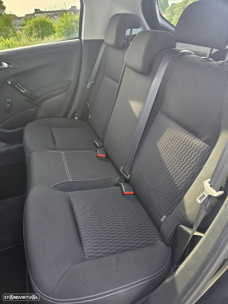 Peugeot 208 1.2 PureTech Style - 24