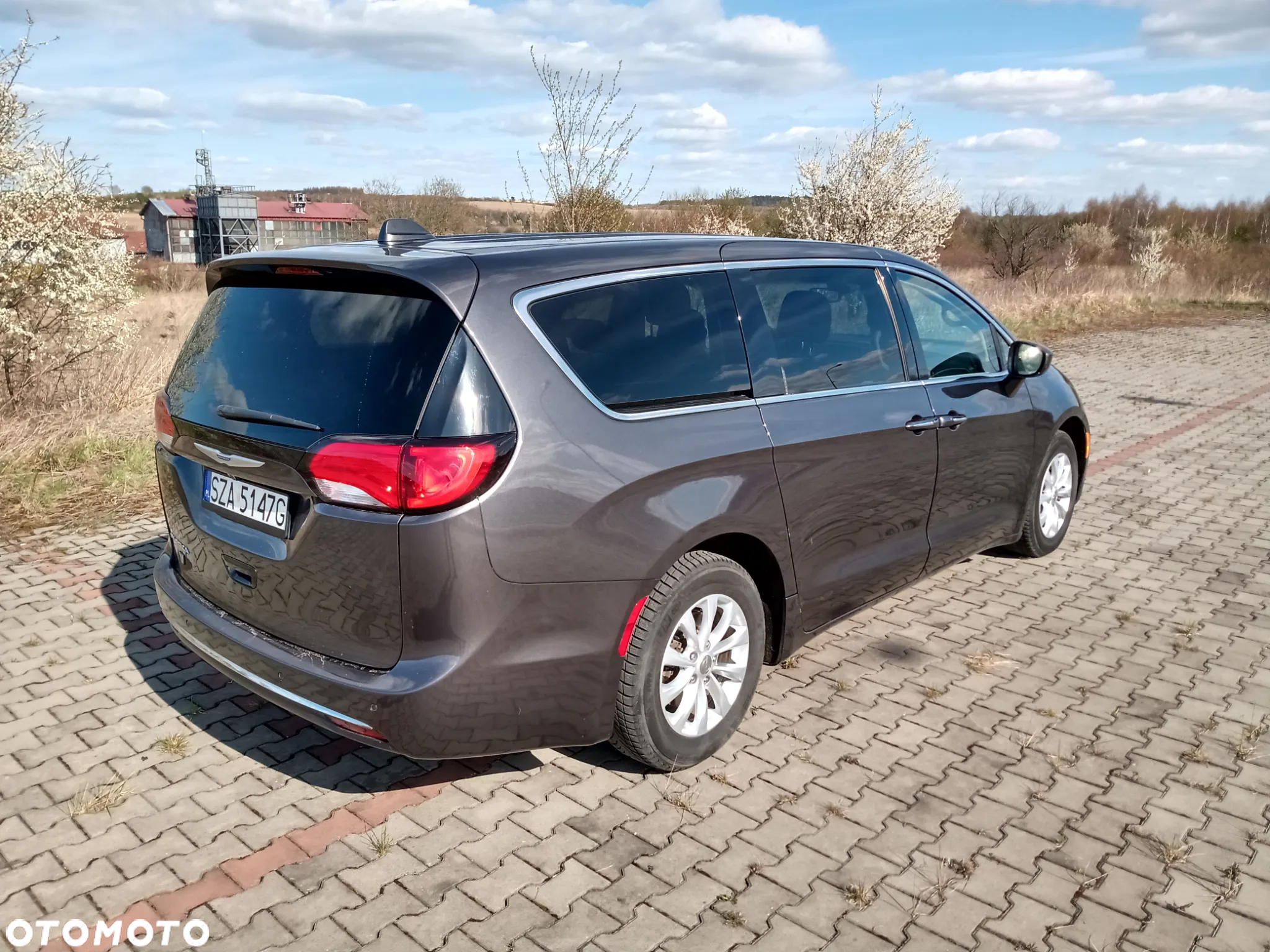 Chrysler Pacifica - 4