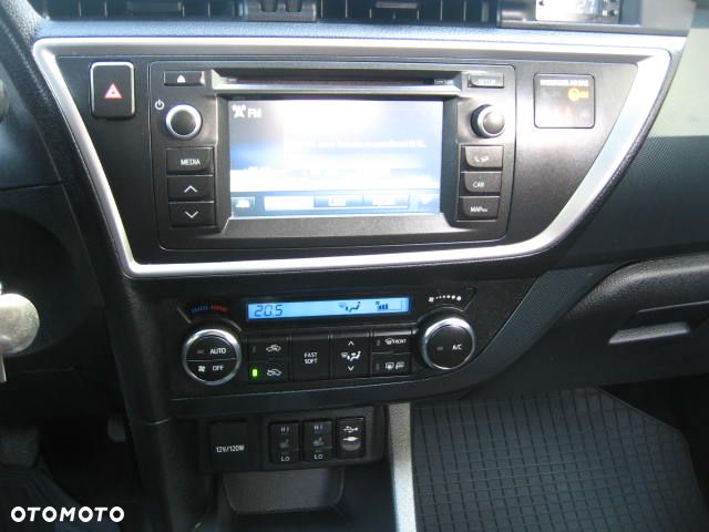 Toyota Auris 1.6 Premium - 21