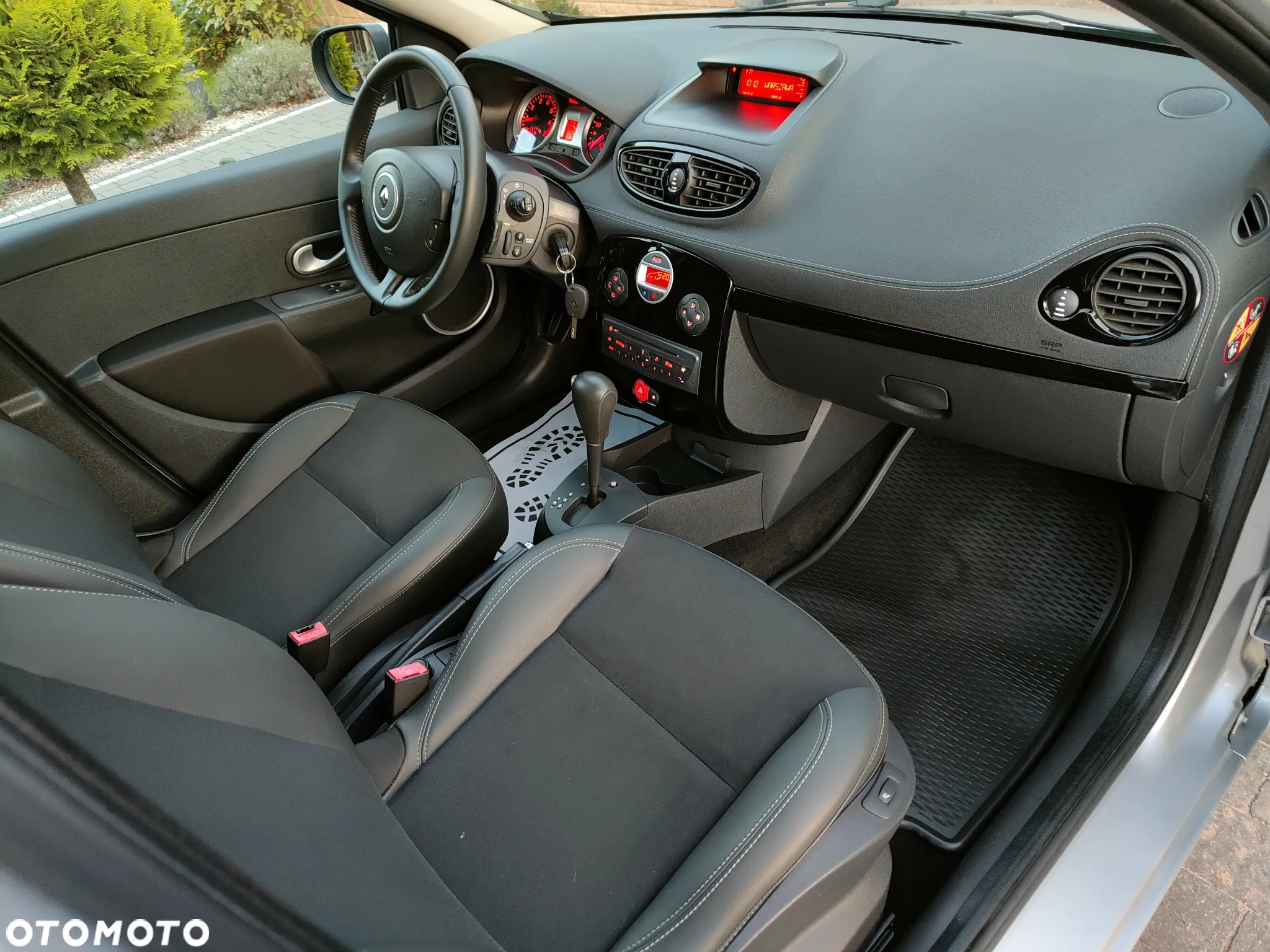 Renault Clio 1.6 16V Night&Day - 12