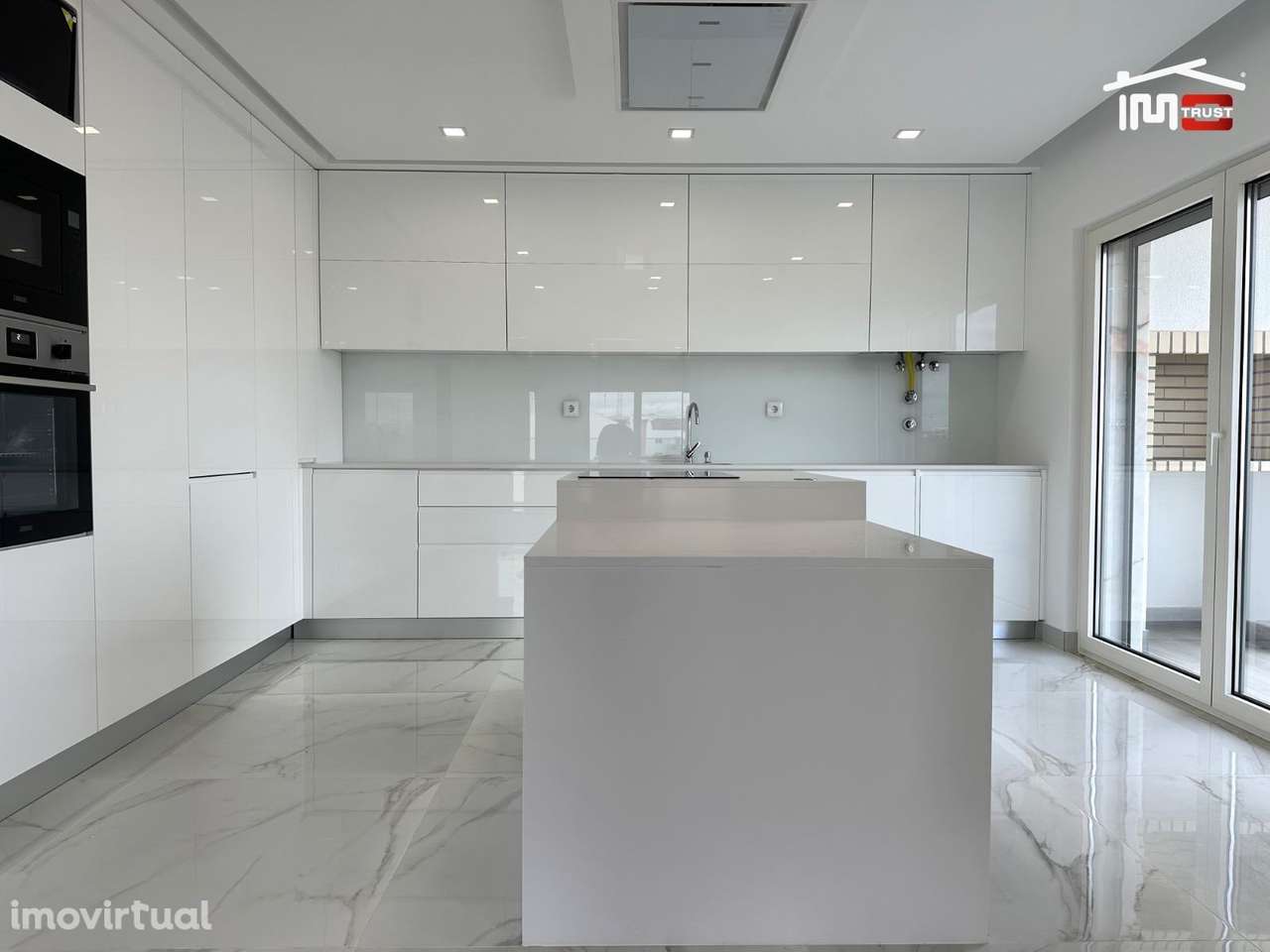 Incrível T3 Duplex c/ Terraço Grande e Garagem - Grande imagem: 2/33