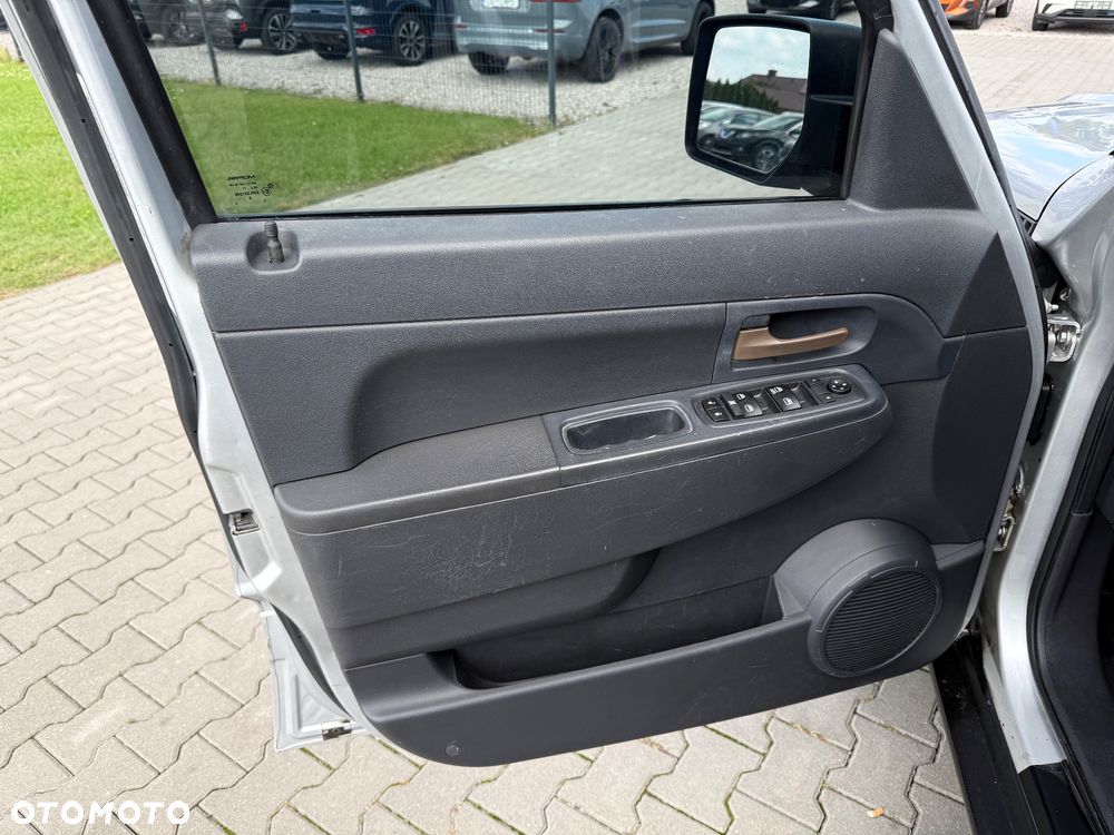 Jeep Liberty - 19