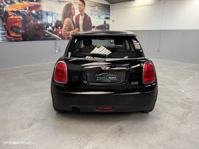 MINI 3 Portas One Auto - 10