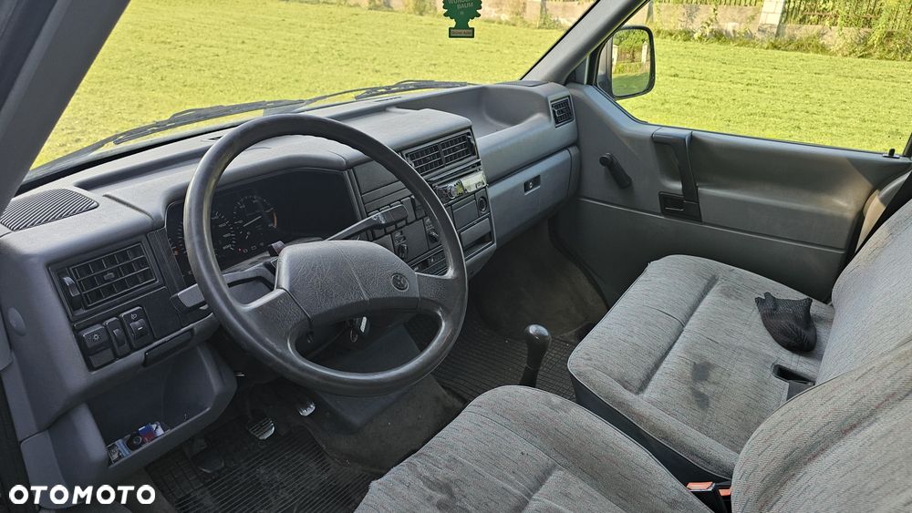 Volkswagen Caravelle - 5