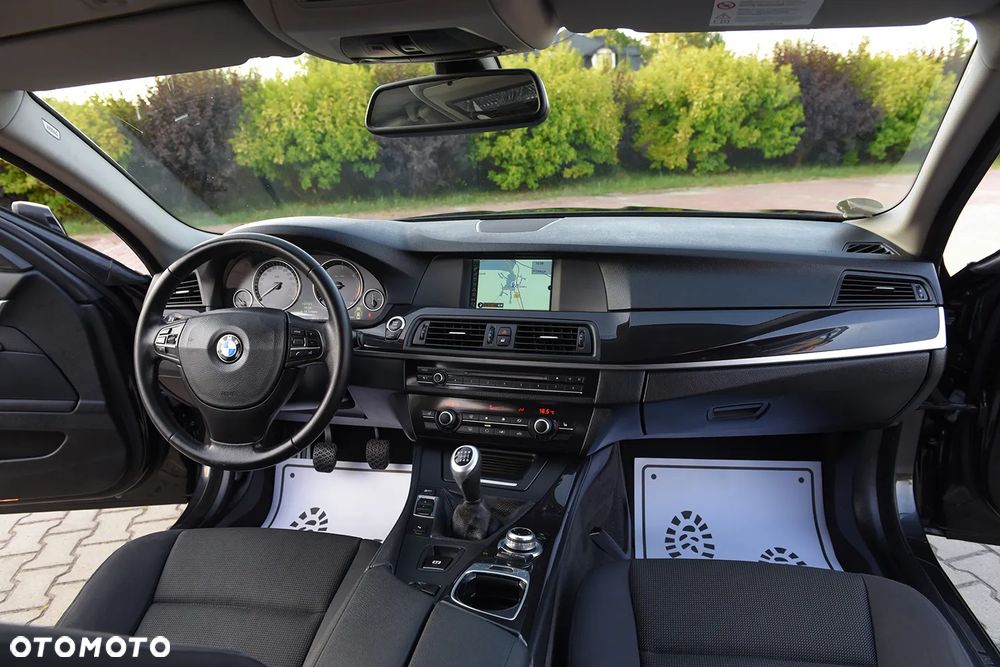 BMW Seria 5 520d - 32