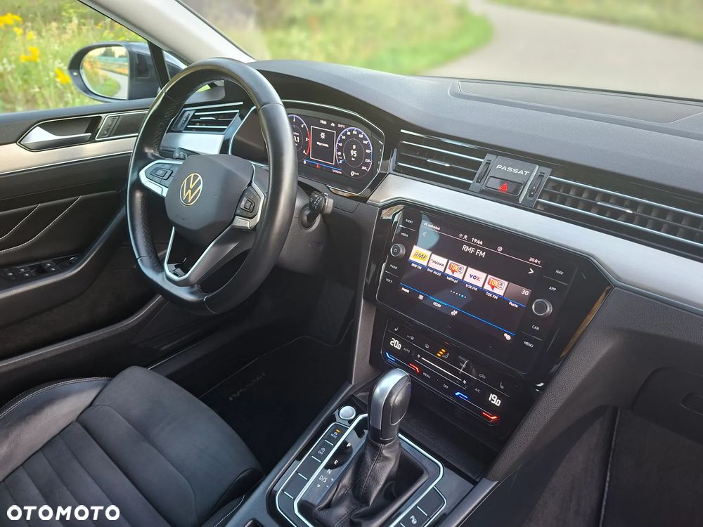 Volkswagen Passat 2.0 TDI Elegance DSG - 20