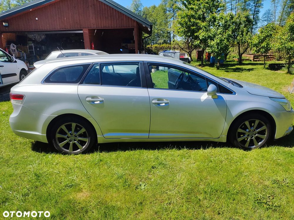 Toyota Avensis 2.0 D-4D 2010 - 5