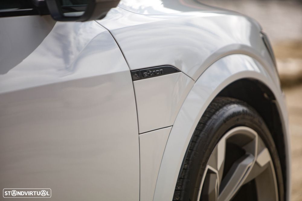 Audi SQ8 Sportback e-tron quattro - 13