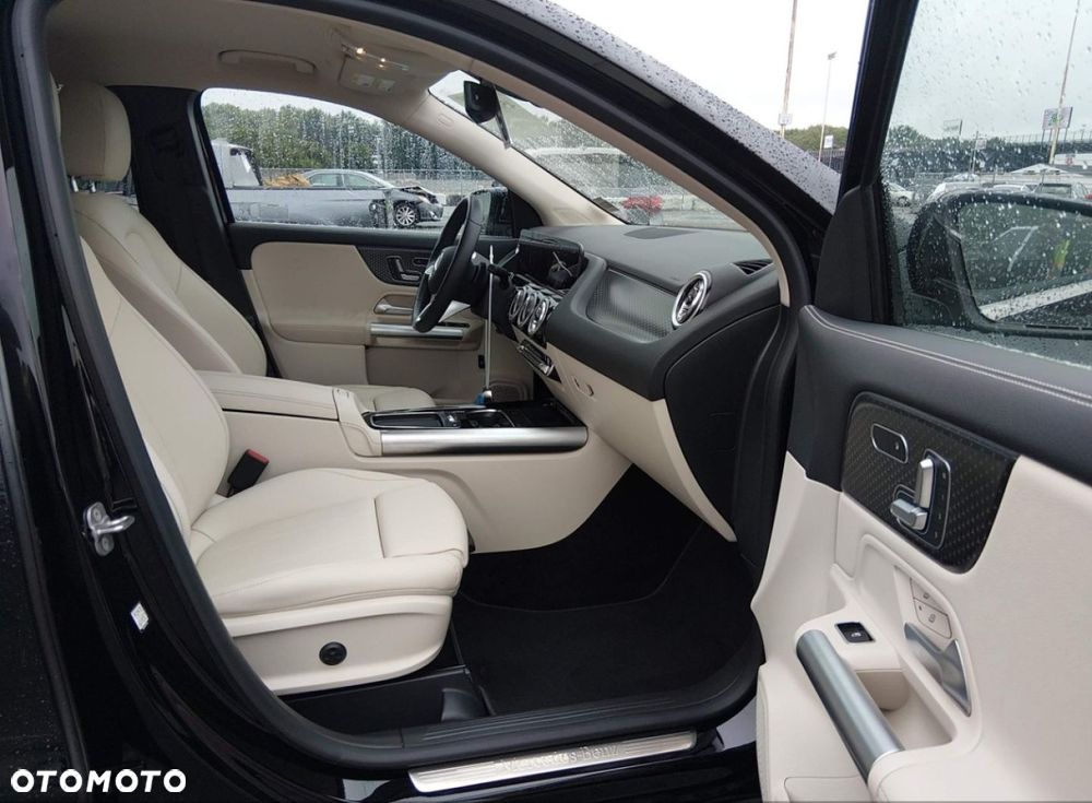 Mercedes-Benz GLA - 10