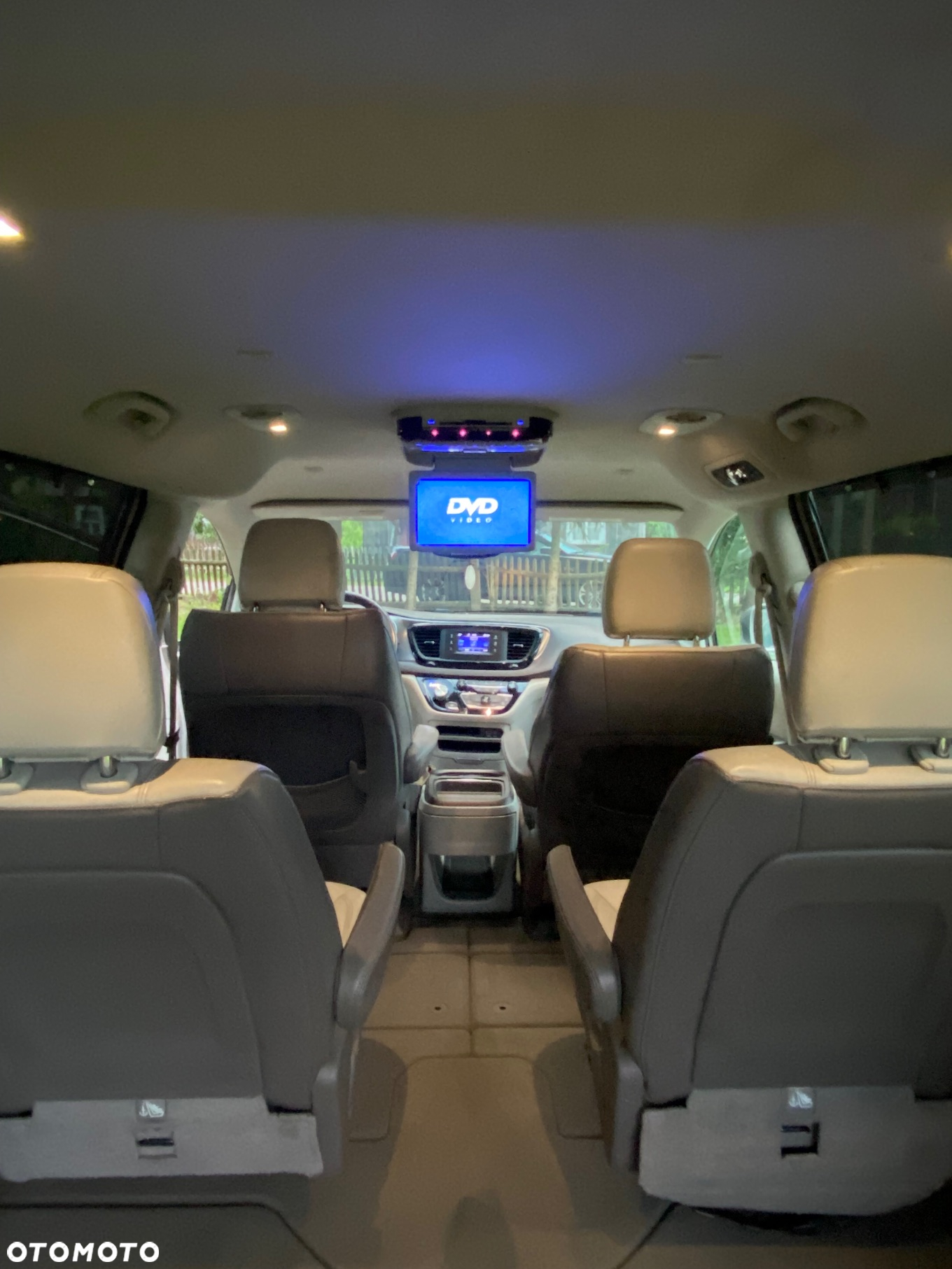 Chrysler Pacifica - 4