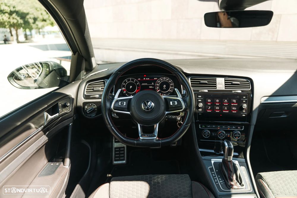 VW Golf GTI 2.0 TSI OPF DSG Performance - 20