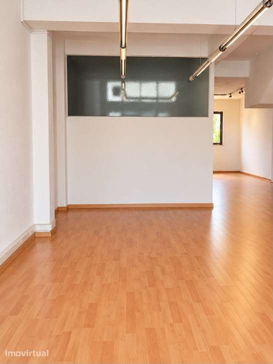 Aluga-se espaço comercial Pinheiro Manso/ Ramalde - Grande imagem: 4/10