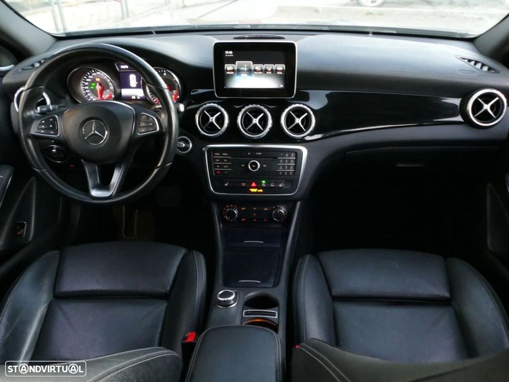 Mercedes-Benz GLA 220 d Urban - 38