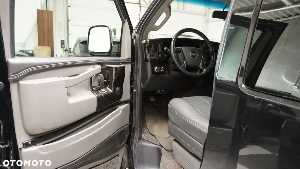 Chevrolet Express - 5
