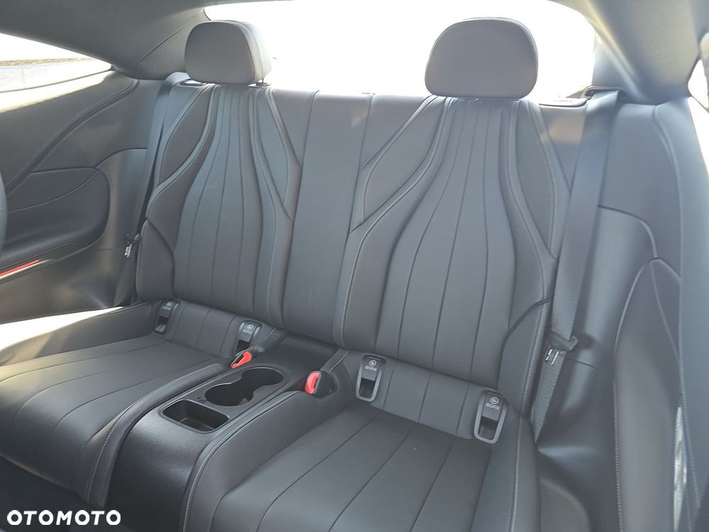 Mercedes-Benz CLE 300 4Matic 9G-TRONIC Edition AMG Line - 11
