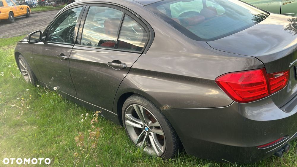 BMW Seria 3 328i xDrive Sport Line - 3