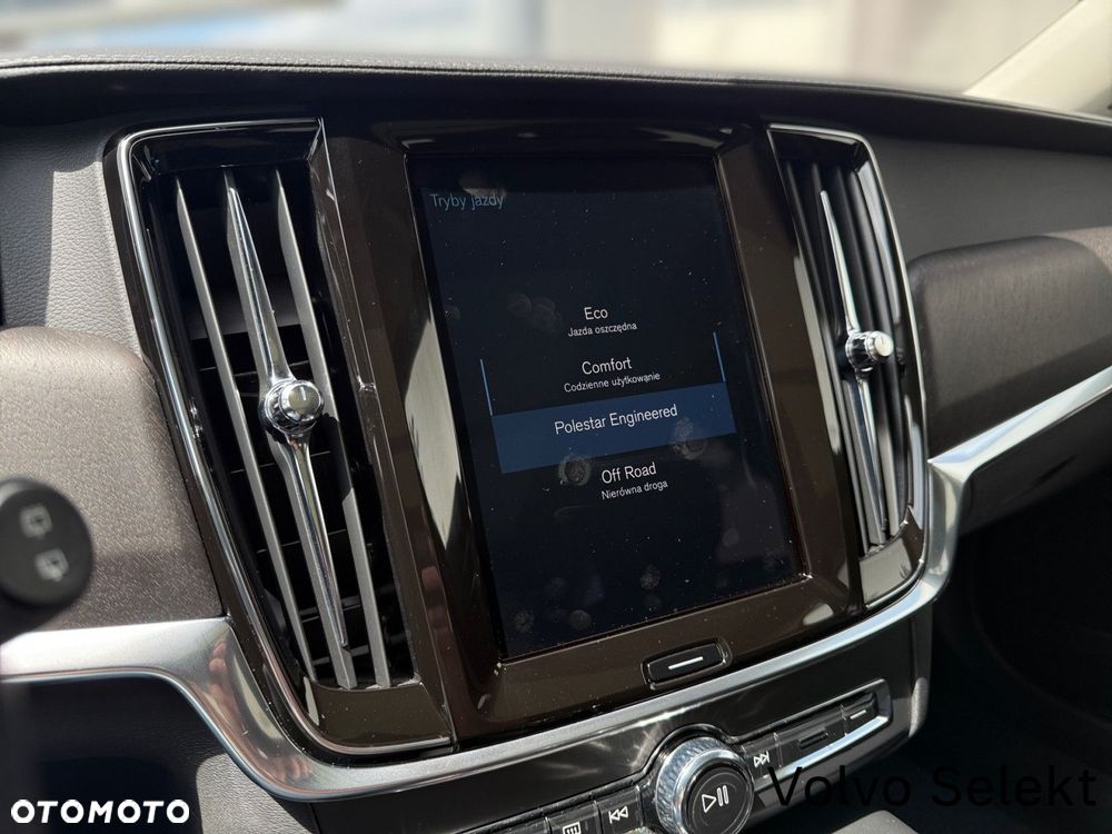 Volvo V90 Cross Country - 25