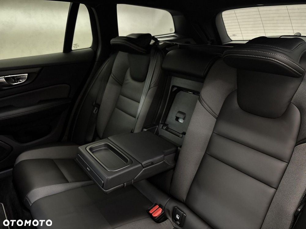 Volvo V60 D4 R-Design - 17