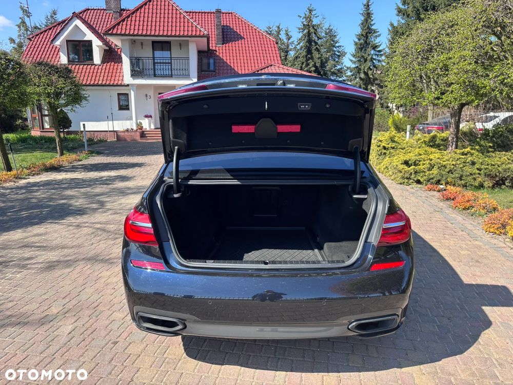 BMW Seria 7 750i xDrive - 7