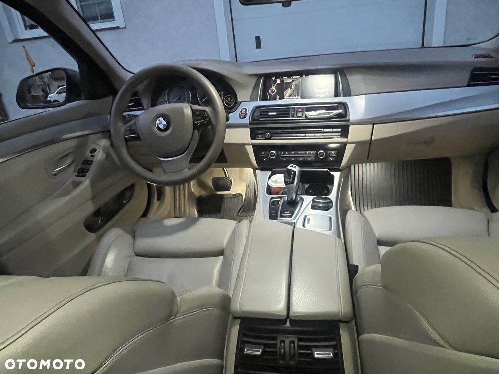 BMW Seria 5 520d xDrive - 26
