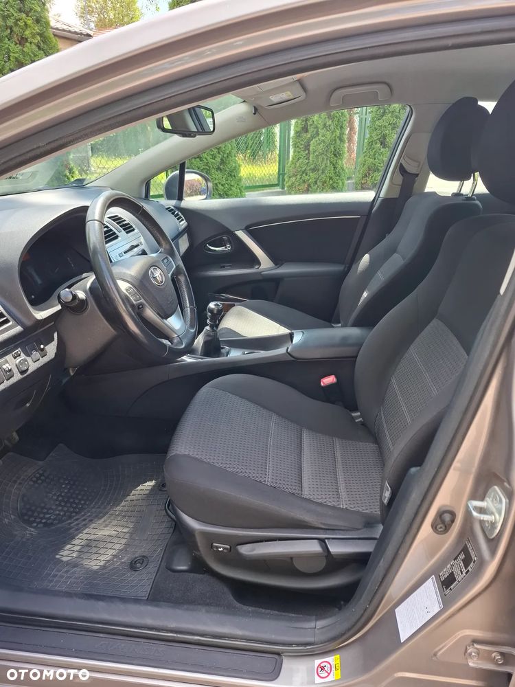 Toyota Avensis 1.8 Active - 8