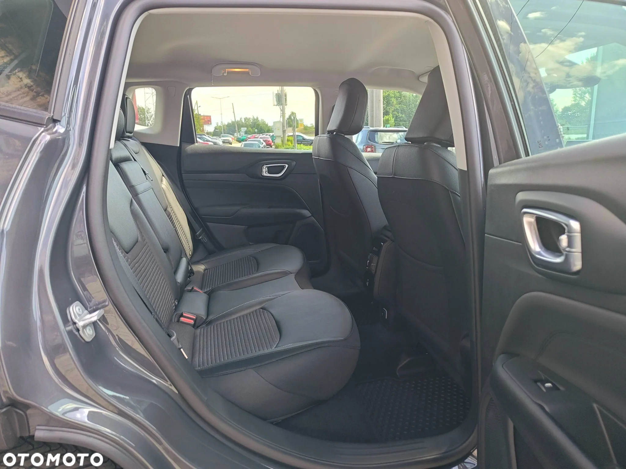 Jeep Compass - 12