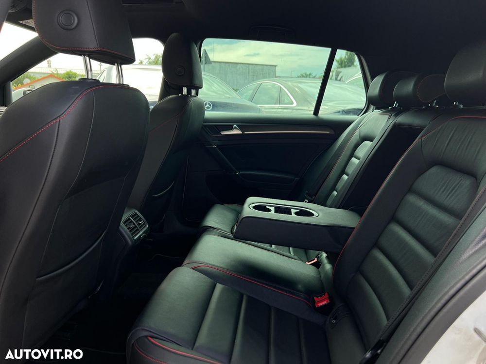 Volkswagen Golf - 26