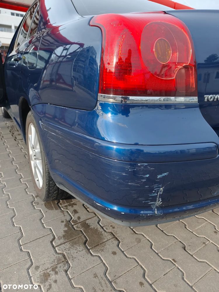 Toyota Avensis 1.6 VVT-i Luna - 24