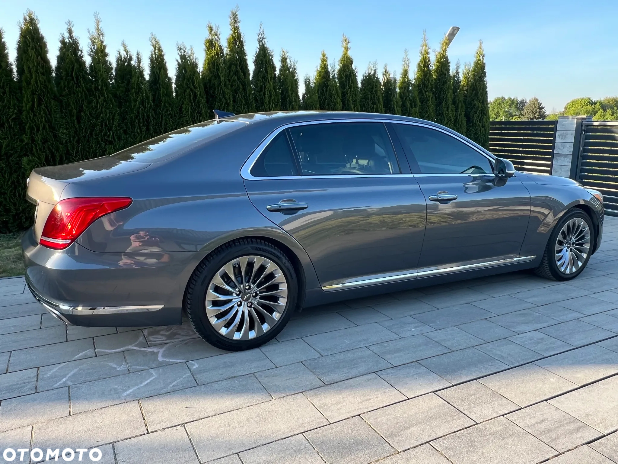 Genesis G90 - 6