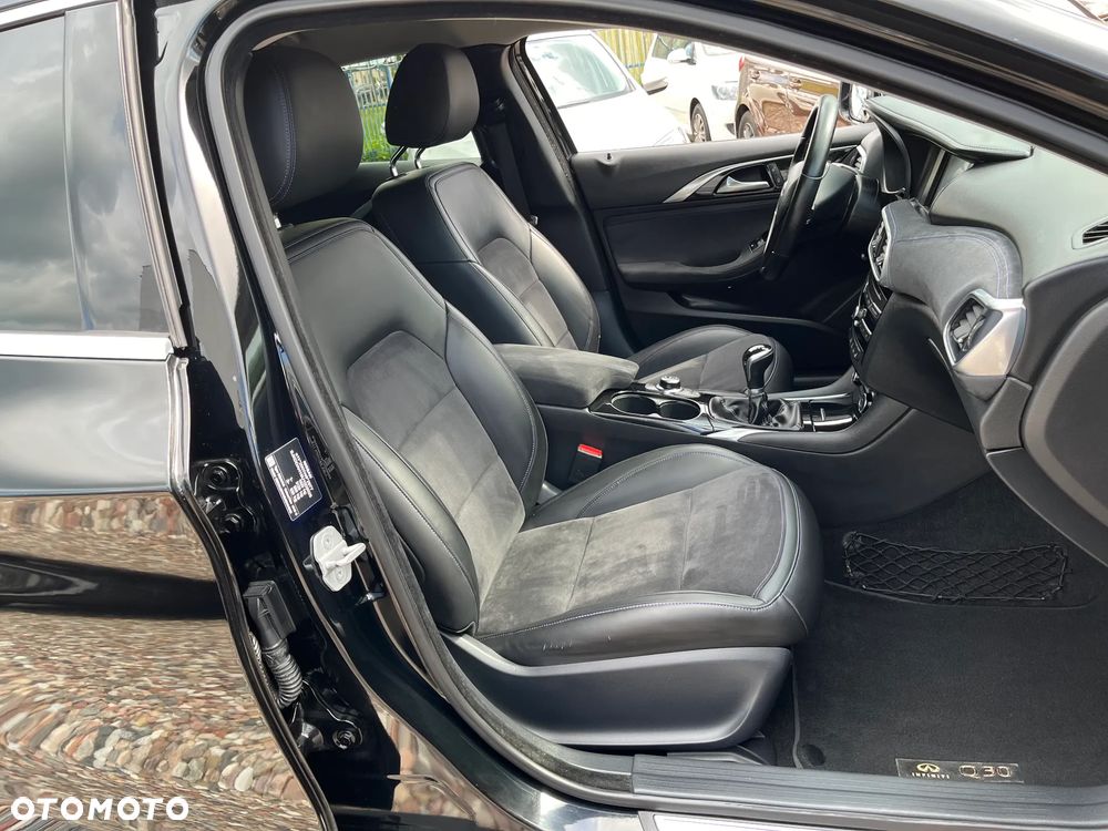 Infiniti Q30 - 37