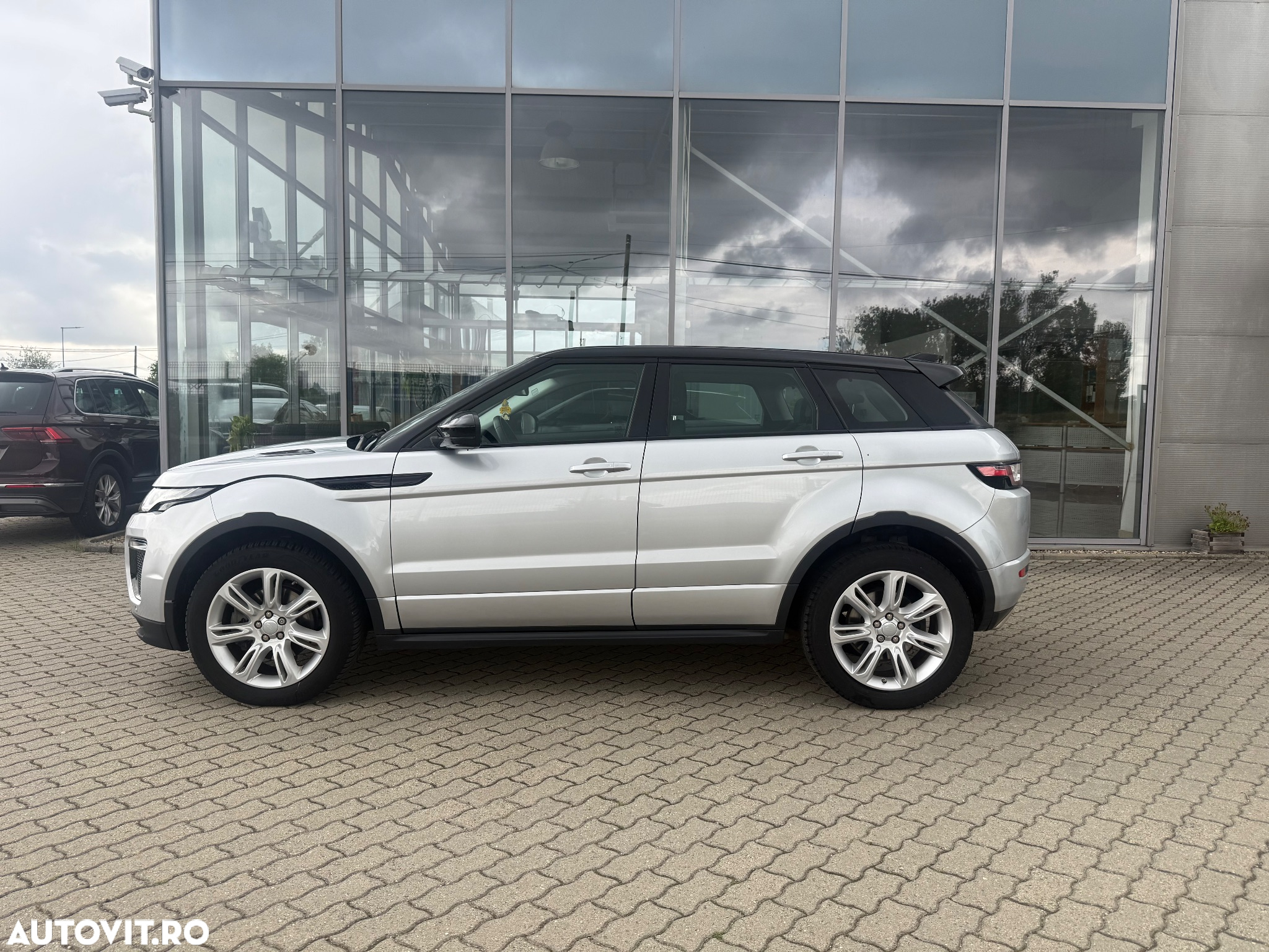 Land Rover Range Rover Evoque 2.0 D150 R-Dynamic HSE - 11