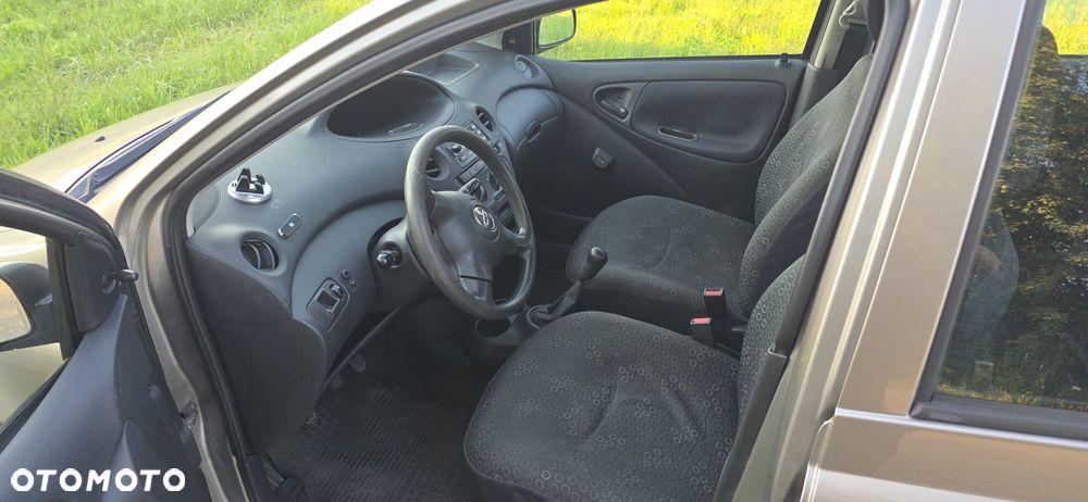 Toyota Yaris 1.0 Base - 8