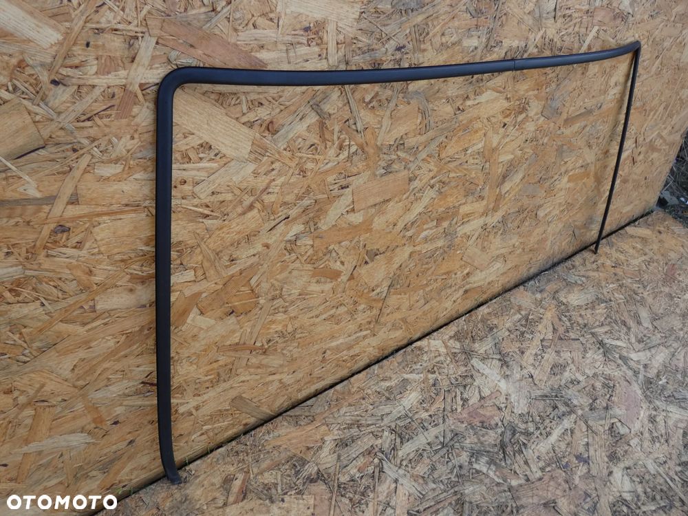 BMW E32 LISTWY SZYBY  TYŁ - 7