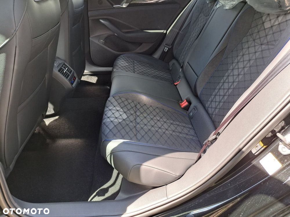 Volkswagen Passat - 11