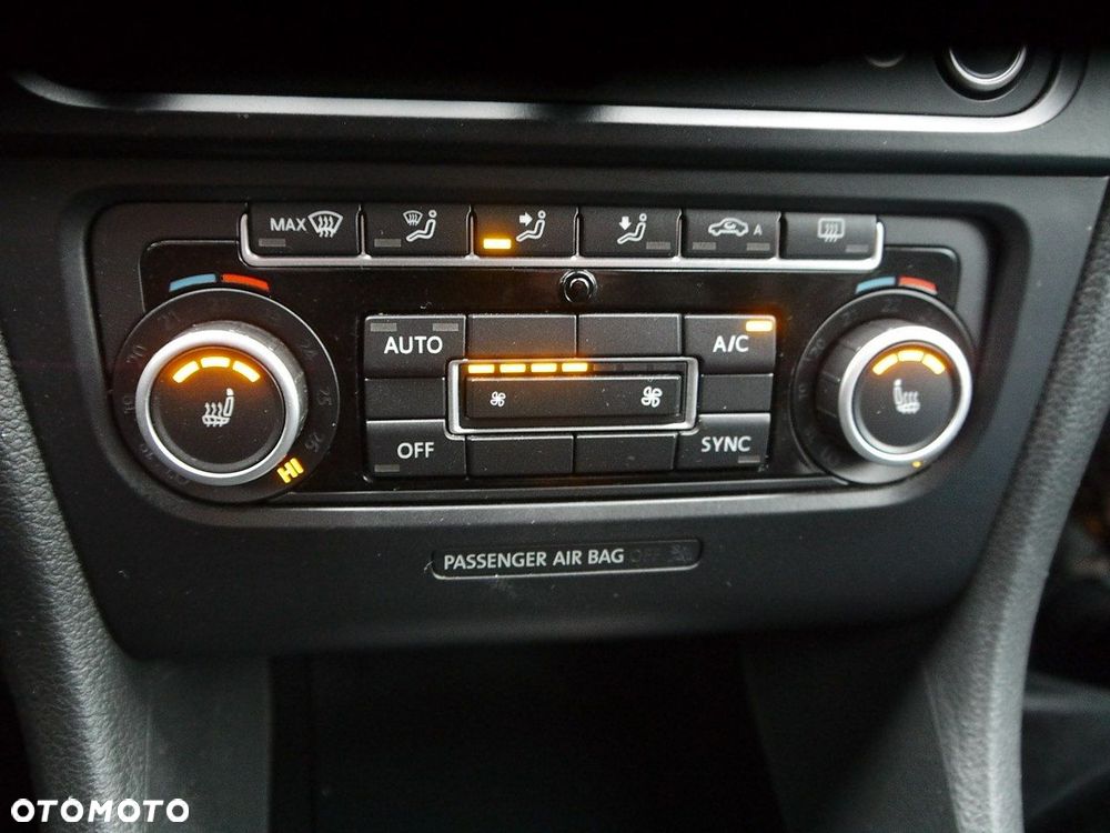 Volkswagen Golf 1.6 TDI DPF BlueMotion Technology MATCH - 22