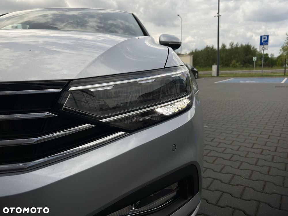 Volkswagen Passat - 11