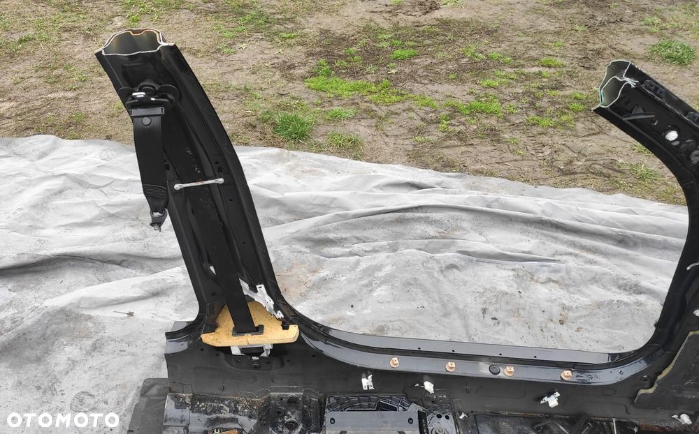 PRÓG FARTUCH ĆWIARTKA LEWA BMW F10 475 BLACK SAPPHIRE METALLIC - 9