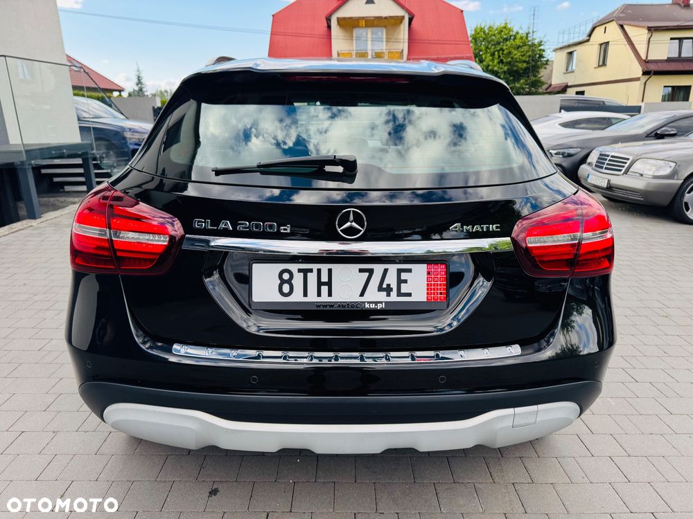 Mercedes-Benz GLA 200 d 4Matic 7G-DCT - 11