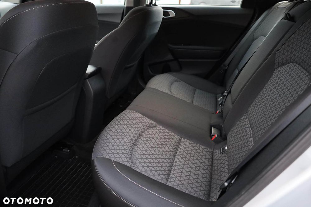 Kia Ceed 1.5 T-GDI M DCT - 31