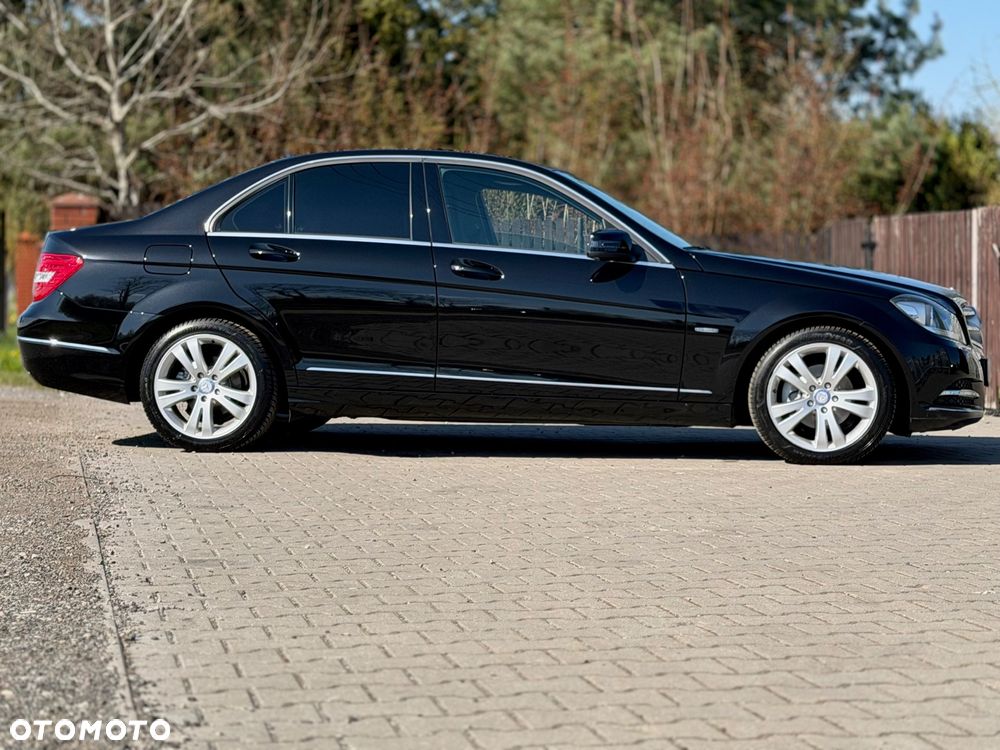 Mercedes-Benz Klasa C 180 CGI Automatik BlueEFFICIENCY Avantgarde - 28