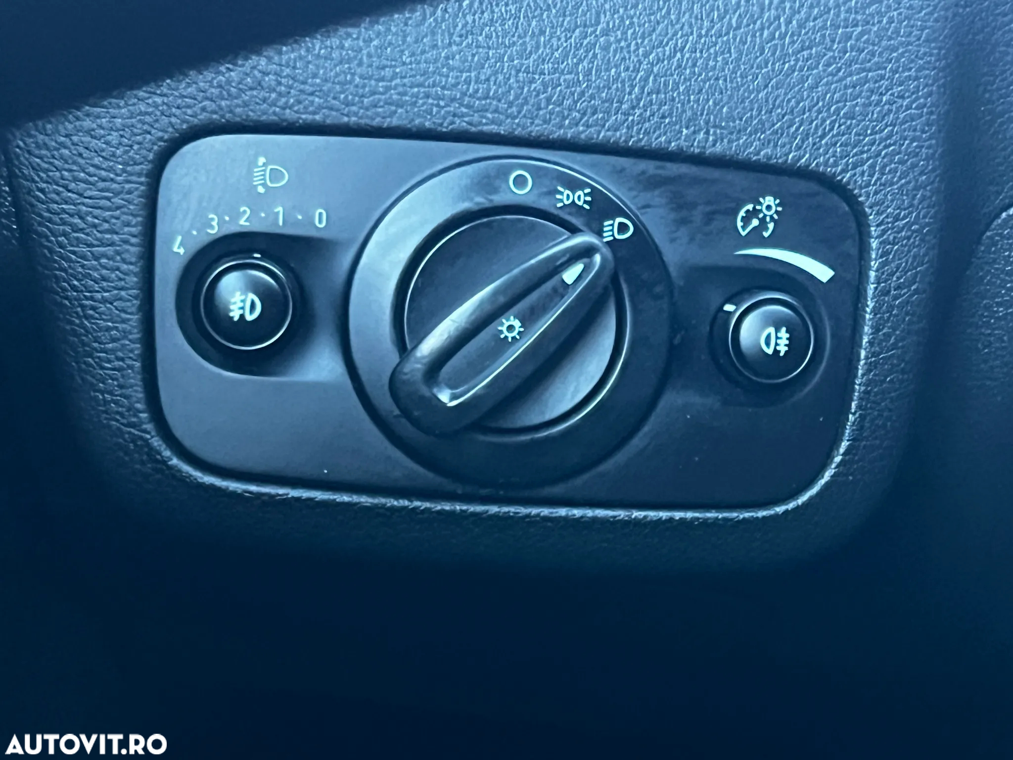 Ford Kuga 2.0 TDCi 2WD ST-Line - 24