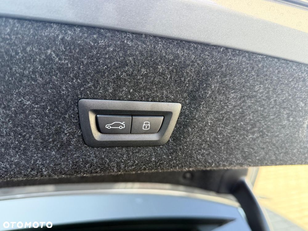 BMW Seria 3 320i M Sport - 28