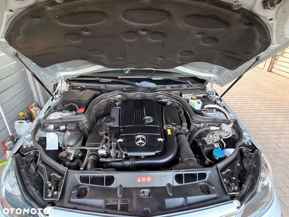 Mercedes-Benz Klasa C 180 CGI Automatik BlueEFFICIENCY Avantgarde - 12